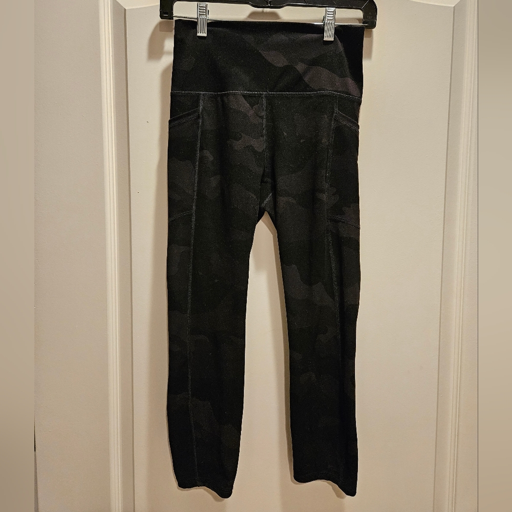 RBX Black Camo Cropped Leggings Womens Small 21" Soft 2 Pockets